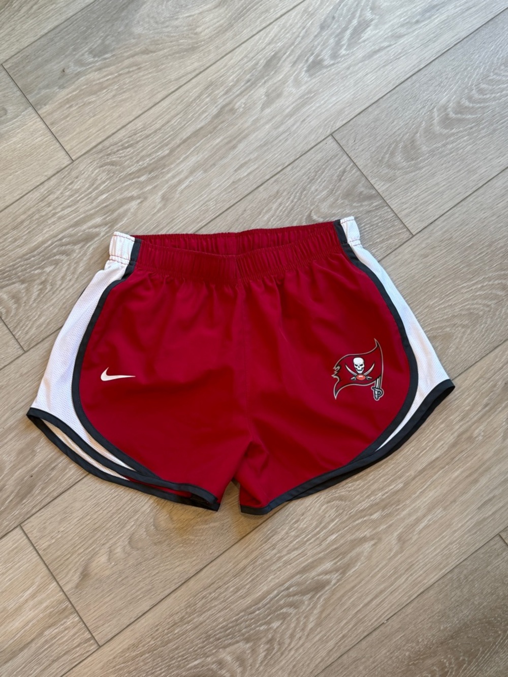 Women's Small Nike NFL Tampa Bay Buccaneers Dri-FIT Tempo Running Shorts